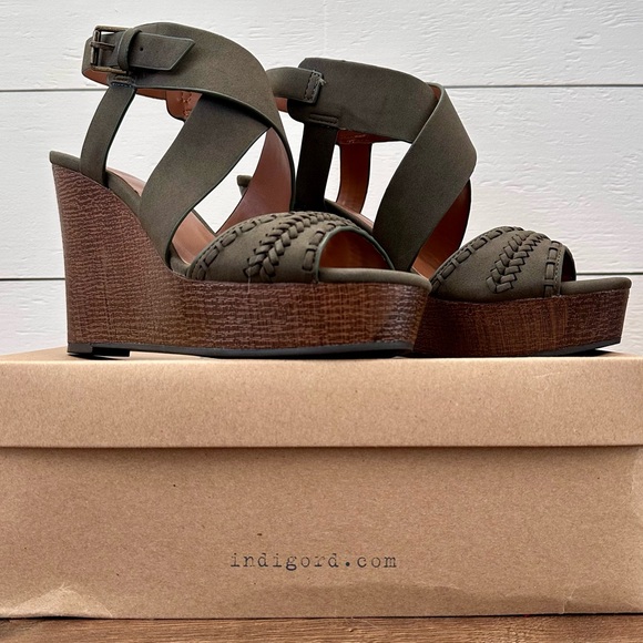 Indigo Rd. Kash Olive/Dark Green Wedge Sandal
Size 6M - Picture 5 of 10